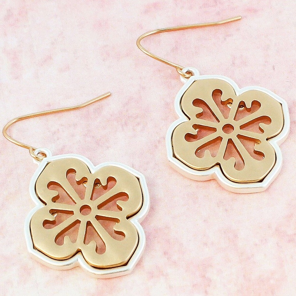 🆑 Matte Two-tone Floral Quatrefoil Earrings